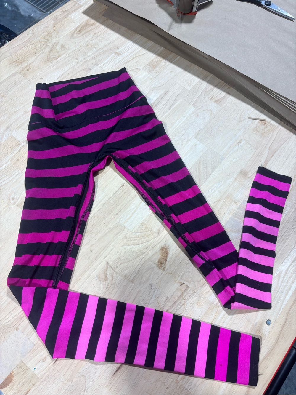 Woman’s K-DEER Striped Pink and Black Leggings Size small excellent condition